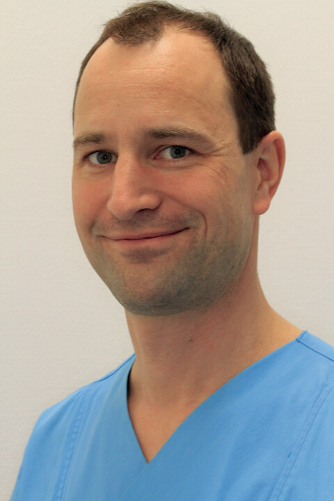 Mund-, Kiefer- und Gesichtschirurg Prof. Dr. Dr. Sebastian Sauerbier
